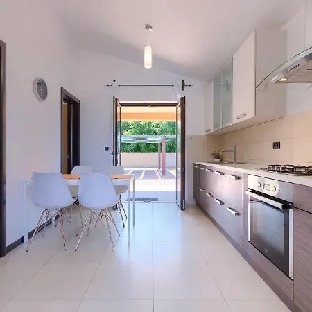 Andrea - Pul463 By Interhome Sisan