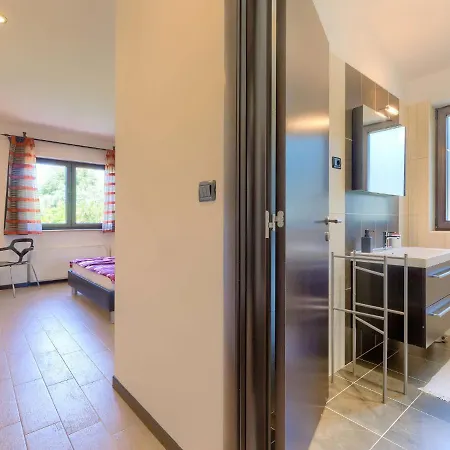 Andrea - Pul463 By Interhome Sisan
