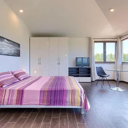 Andrea - Pul463 By Interhome Sisan