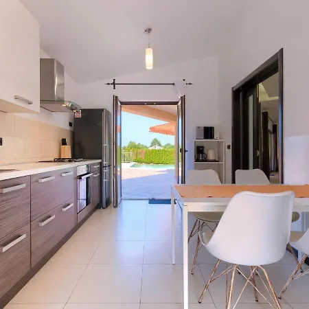 Holiday home Andrea - Pul463 By Interhome Sisan